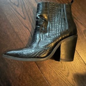 Cowboy style boots size 7.5